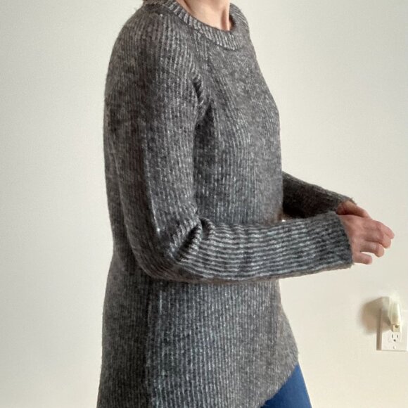 Women's Gray Long Sleeve Winter Knit Sweater Size S - Picture 1 of 6